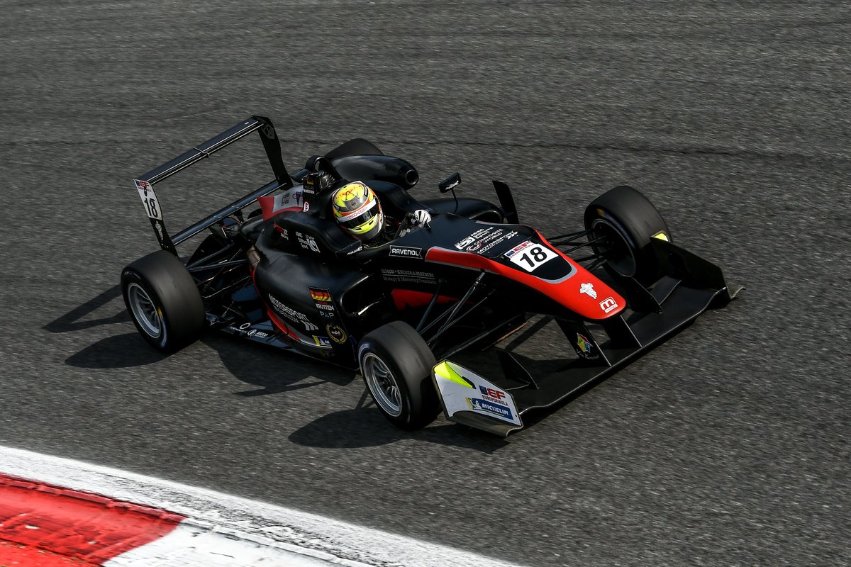 NiklasKruetten's tweet photo. A good 1st race in Monza! I fought my way up to 8th place. I did some great overtaking moves and had a strong pace. Thanks to the team for doing a great job!
#addmanagement #pioneeredathleteperformance #bellracing #nk4 #TeamMotopark #hydrorace #jmdhelmets #stiftungsport https://t.co/AXsMbBuvnd