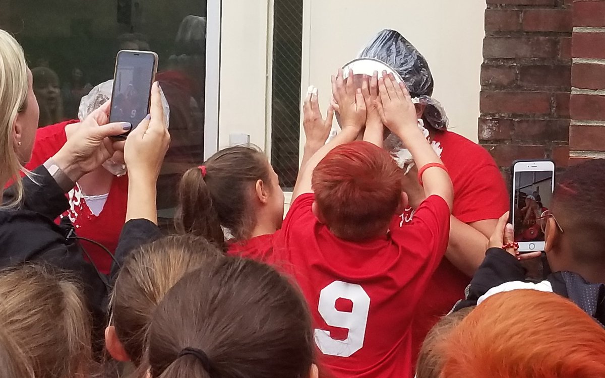 SandymountES's tweet photo. Check out a few other fun things teachers and students were up to at our Fun Run! https://t.co/lChCIYsvUf