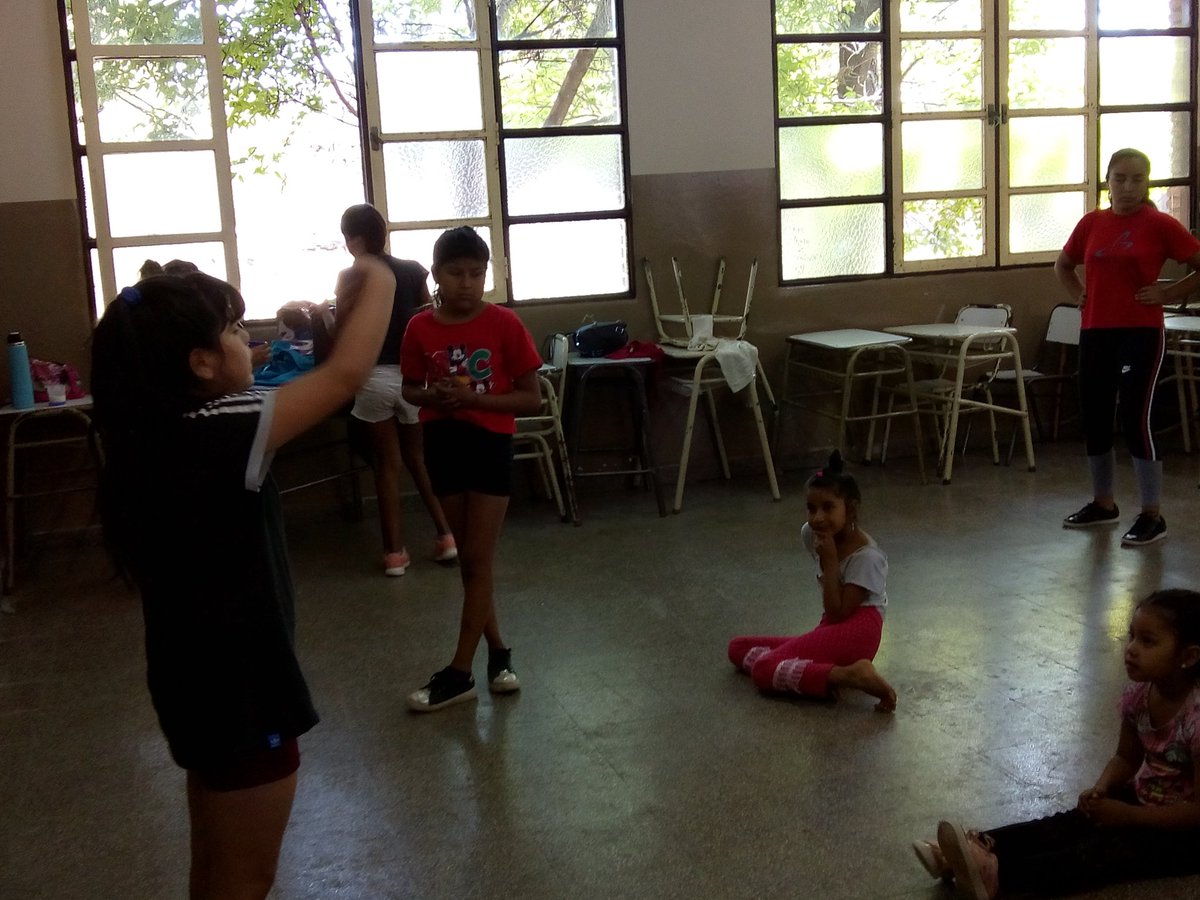 Taller de ritmo prácticando nueva coreografía 👏👏👏 
<a href="/SebahugoBonduri/">Sebastián Bonduri</a> <a href="/MaariiTenderne2/">Maarii Tenderness</a> <a href="/juancarlosvilc/">Juan Carlos Vilca.</a> <a href="/patriciapinasco/">Patricia Pinasco</a>