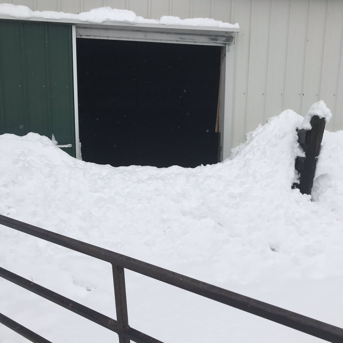 #mbstorm #snowmageden let the clean up begin!