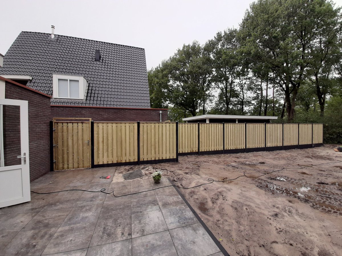 Vandaag Rammo Tuinhout Dronten  gehad voor het plaatsen van een prachtige schutting, na gedegen advies een kwaliteit schutting geplaatst.
Zoekt u goed en eerlijk advies, bel Wilco Jonker van Rammo Tuinhout. Echte  vakmanschap, en goede prijs/kwaliteit verhouding...