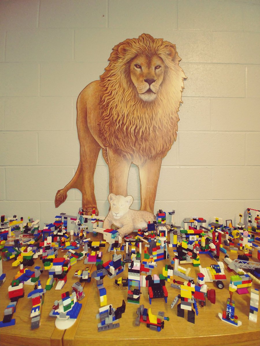 LionessLv's tweet photo. As part of a campus wide intro to SeeSaw in the library @NISDLeonValley our engineers in training came up with some creative inventions using some makerspace supplies and shared the great things their creations could do on SeeSaw. https://t.co/lIouZVW4BE