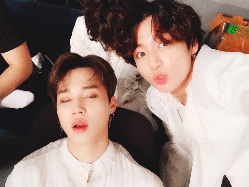 JJUONGKOOK's tweet photo. Happy Birthday Jiminie Hyung! And sorry π #JiminHBD #ReallySorry #Sorry #SorryOnceAgain #IKnowYoureCoolWithEverythingYouDoButStillSorry #YoureYouImStillSorry #ForLaughterIHadNoChoiceSoImSorry #NoMatterWhatThatPictureIsPerfectSoImSorry #ItLooksLikeYouStollSleepy #ILoveYou https://t.co/WtEdUSpEED