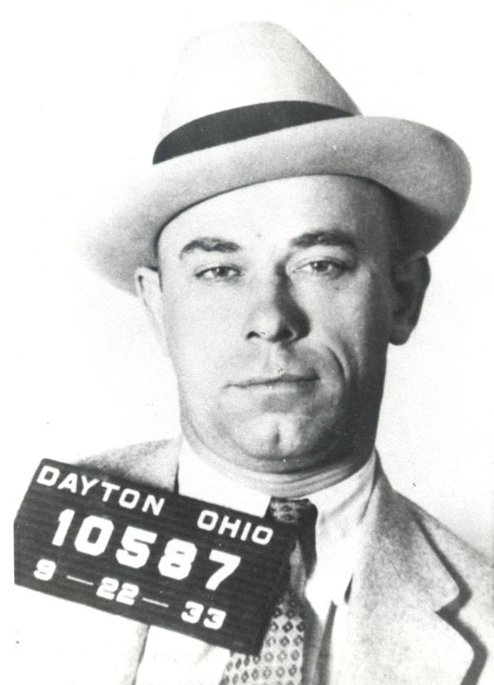 OhioHistory's tweet image. #OTD in 1933, gangster John Dillinger escaped from the Allen County jail in Lima, Ohio. He was awaiting trial after being arrested by Dayton police for robbing a bank in New Carlisle. He then went on nationwide crime spree with a group that became known as the “Dillinger Gang.”