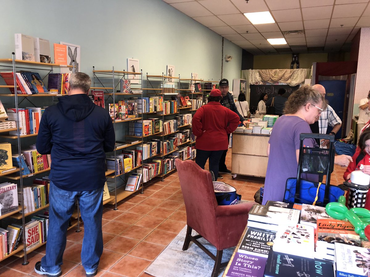 SongbaeLee's tweet image. Excited @Loyaltybooks is back in #SilverSpring #DTSS #redwagon