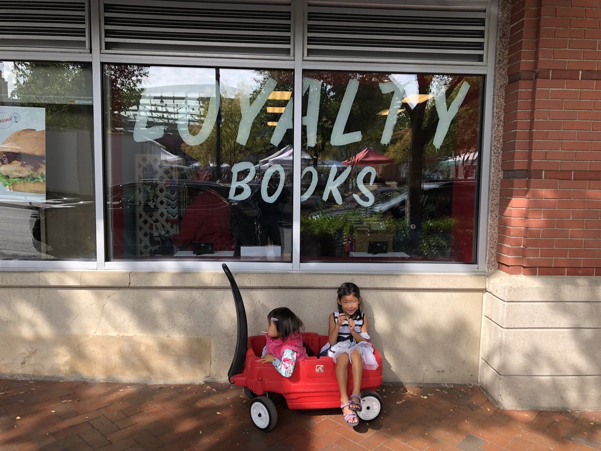 SongbaeLee's tweet image. Excited @Loyaltybooks is back in #SilverSpring #DTSS #redwagon