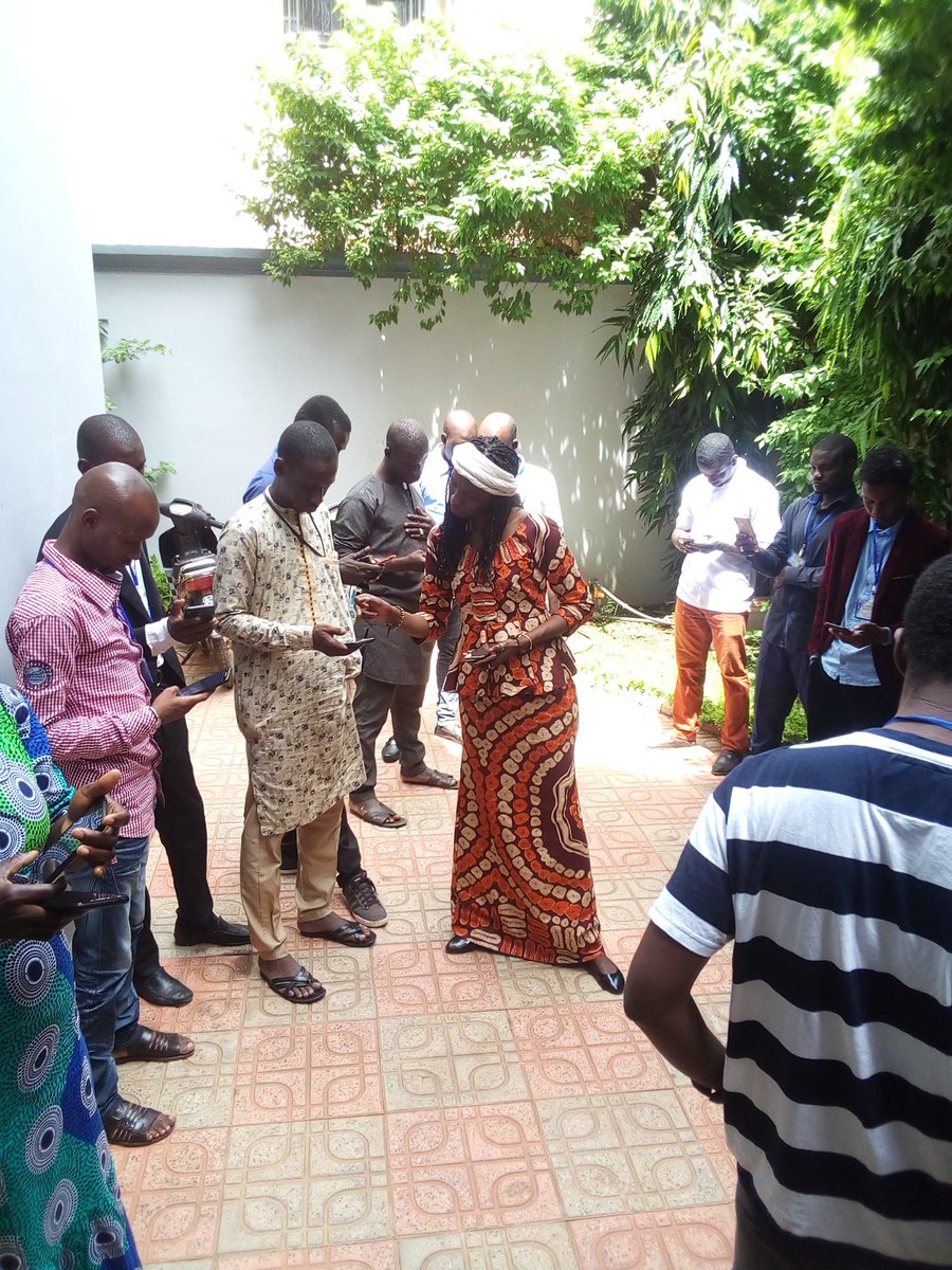 Honorable_Nath's tweet photo. Après la découverte des projets de #Cartographie #OpenStreetMap & de #CarteInnov #LIN #LLG #OIF, les participants ont été initié à l'utilisation des Outils de Collecte et de #Geolocalication #OSMTracker & #OSMAnd.
@OSM_Mali #OSM #Map4Ml @DaTa_TICS #OpenData #TIC https://t.co/wganVyY8Ui