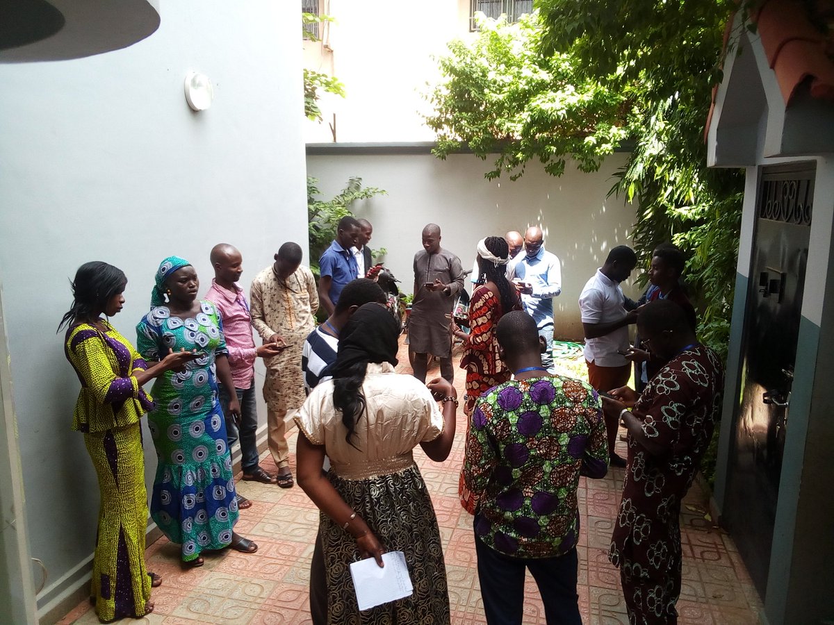 Honorable_Nath's tweet photo. Après la découverte des projets de #Cartographie #OpenStreetMap & de #CarteInnov #LIN #LLG #OIF, les participants ont été initié à l'utilisation des Outils de Collecte et de #Geolocalication #OSMTracker & #OSMAnd.
@OSM_Mali #OSM #Map4Ml @DaTa_TICS #OpenData #TIC https://t.co/wganVyY8Ui