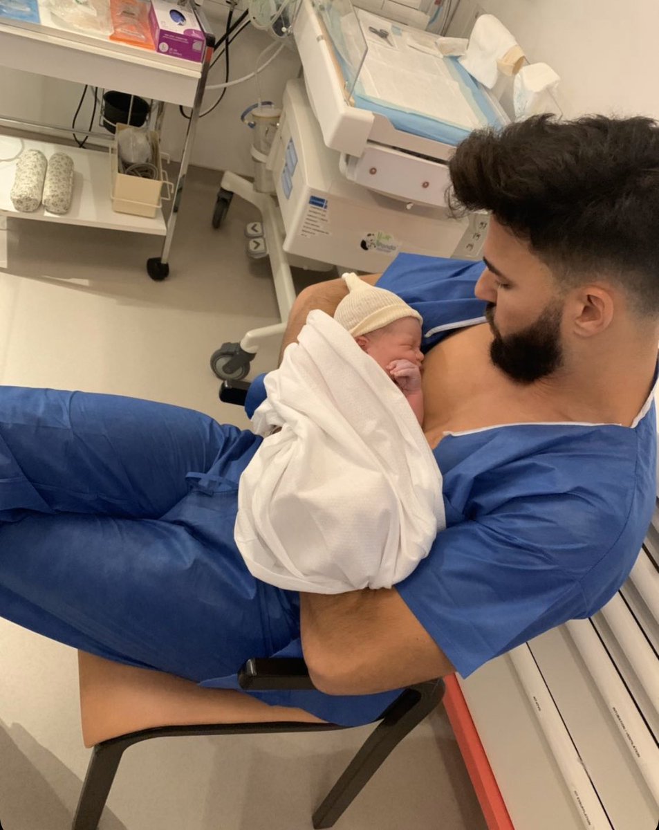 GossipRoomOff's tweet photo. Félicitations à Nabilla et Thomas Vergara qui sont devenus parents d’un petit Milann. Nabilla a accouché par césarienne. Plein de bonheur ! 🍼💙 https://t.co/yxWuVN9Xr2