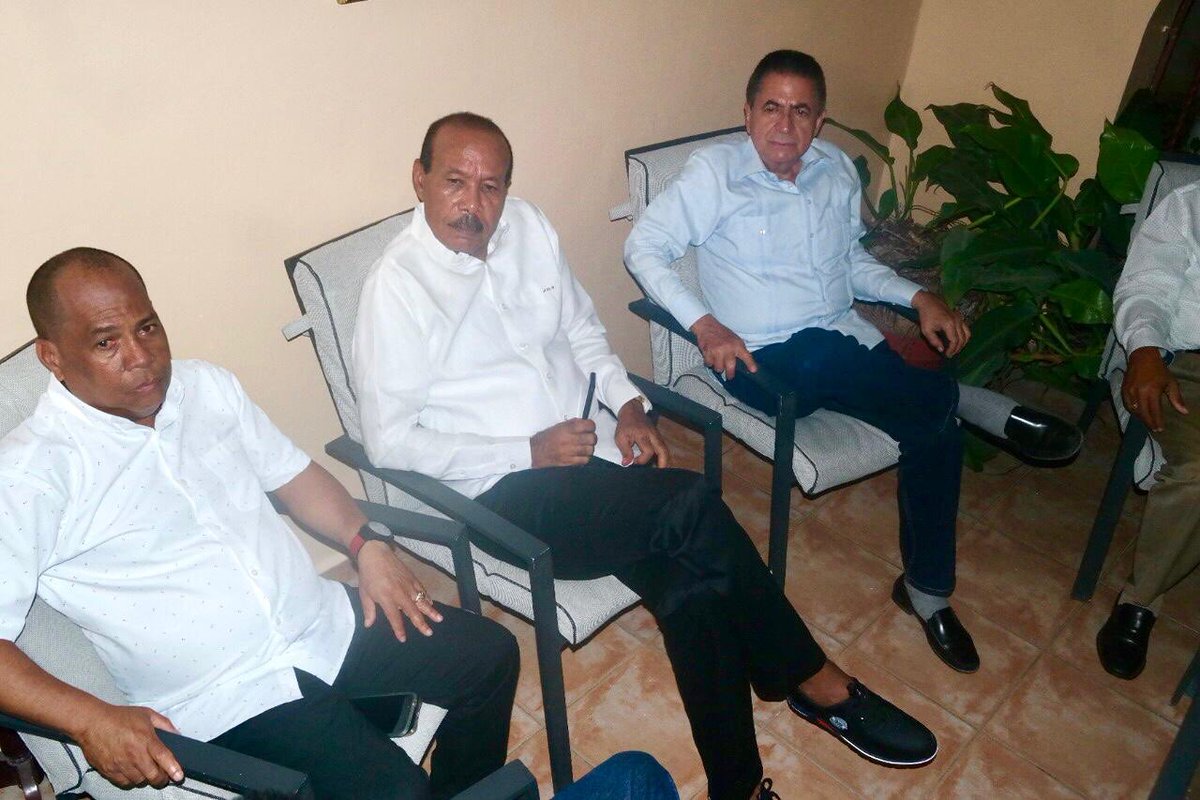 JoseMontasD's tweet photo. Encuentro con el proximo Senador de la Provincia Peravia (Bani), Milciades Franjul @milciadesenador en la residencia del compañero Expedito Pepin quien se integra al equipo del cambio. @prm_oficial
•
•
•
#jmalcalde #ponteenesto #prm👍🏽#Sabeloquehayquehacer https://t.co/lOJw9BD0Jg
