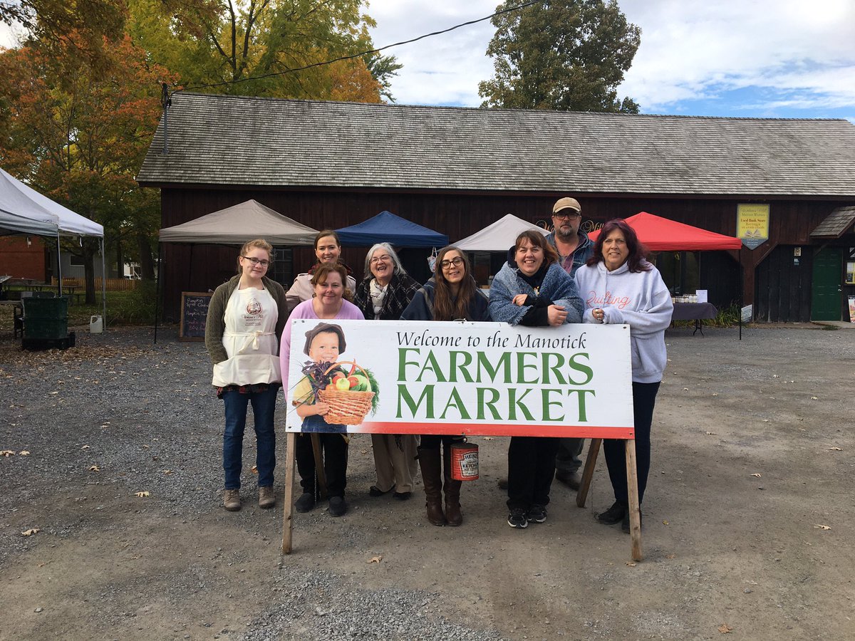 ManFarmersMKT's tweet photo. Happy thanksgiving weekend!  Come visit us today until 3pm for our last market of the season &amp; all your family gathering goodies. While you’re here, celebrate the season’s harvest with horse &amp; buggy rides and tons of great activities for the family, compliments of @WatsonsMill https://t.co/qicGfr8BbS