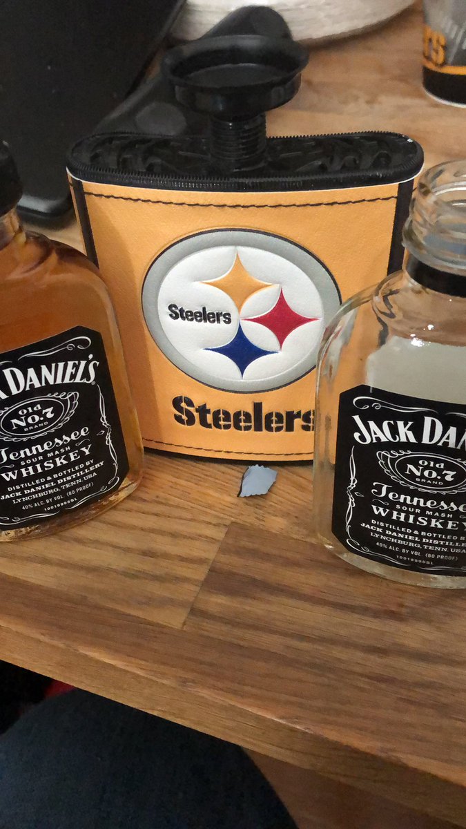 TerrisA3's tweet photo. Hey Mitch see you you made me do!!!!!#Go CATS #Heftylefty22 https://t.co/6J80ZDyXsr