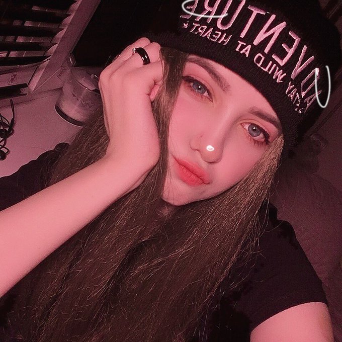 Почему я сижу и думаю что с длинными волосами я выгляжу как битч... https://t.co/H8a5Qunz6b