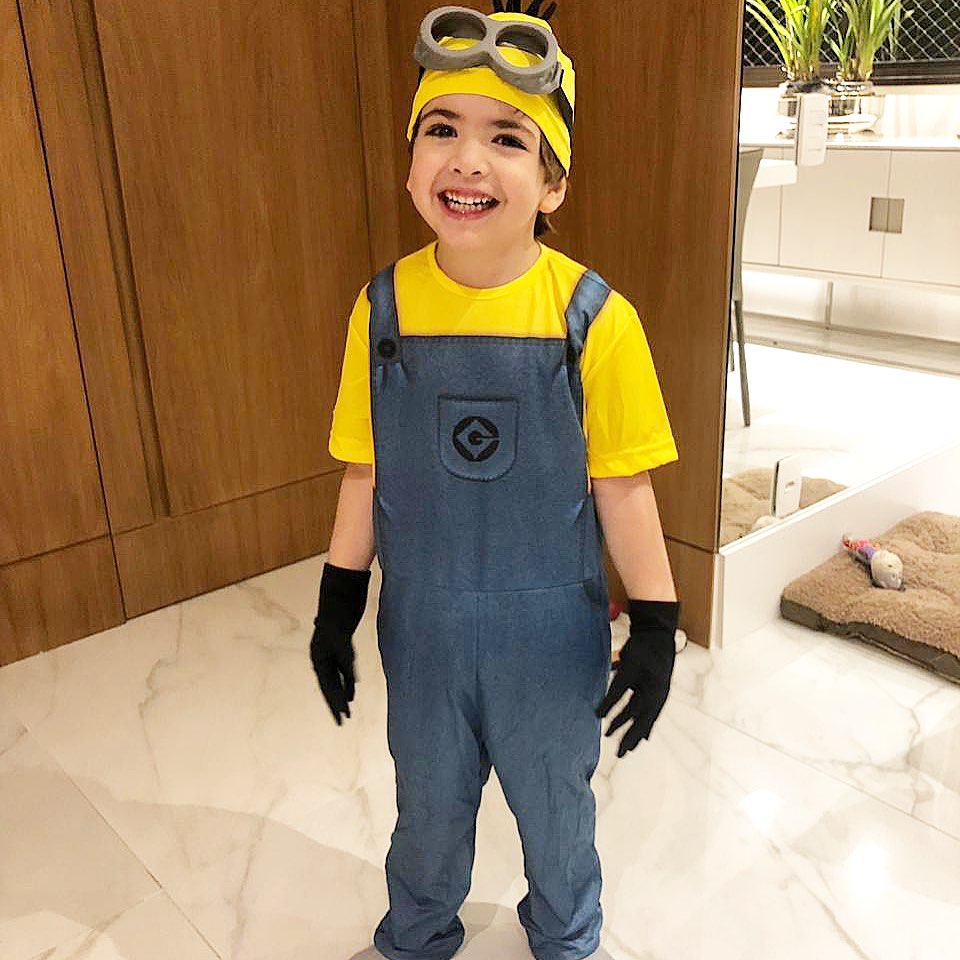 Não sei quem é mais criança, eu ou ele!
Conte sempre comigo, Arthur, to aqui pra gente detonar tudo, fazer um som, acordar os vizinhos, comer pipoca vendo os Minions e daqui a pouco mais um louco chegando, o Davi. Viver bem é ser criança eternamente! Feliz dia para todo mundo!