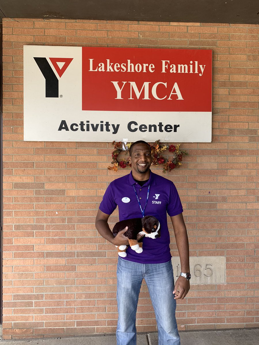 AutismLight's tweet image. We have arrived in St. Clair Shores for Family Fun Day from 12-3pm and met their Executive Director, Doug Edwards. Thanks to @JacksPlace4Aut and @YMCADetroit for hosting a great event today.