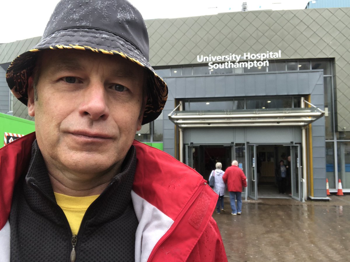 ChrisGPackham's tweet photo. Over the last 48 hours I’ve had the need to engage with @NHSEngland staff at @UHSFT and the #ambulance service based at Hythe Hospital . I just want to say . . . superb , brilliant , amazing and thank you so much . We must treasure and sustain our #NHS @NHSMillion https://t.co/8gGw6DQgYv