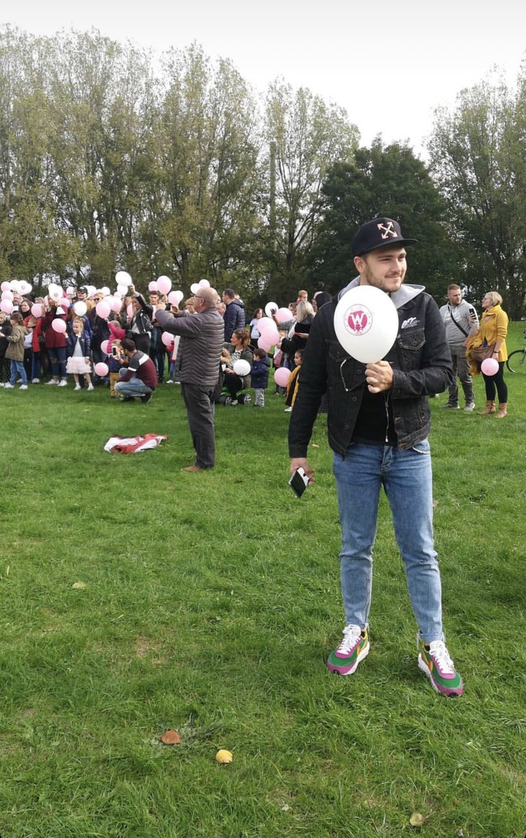 MatosSteeve's tweet photo. Très belle hommage à notre Augustine 💫 aujourd’hui en présence de notre Wonder Parrain @Jeffpanacloc ! Un immense merci à Jeff et à vous #WonderSupporters ! Merci pour votre soutien et votre présence ⭐️

#WonderAugustine
#CancersPédiatriques https://t.co/YCtnyAJOm3