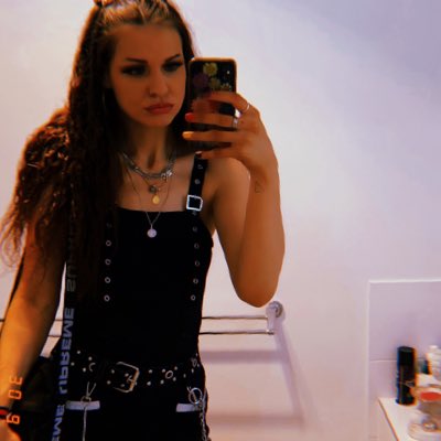 vanessasuehunt's tweet photo. #NewProfilePic https://t.co/uI26aPkdu5