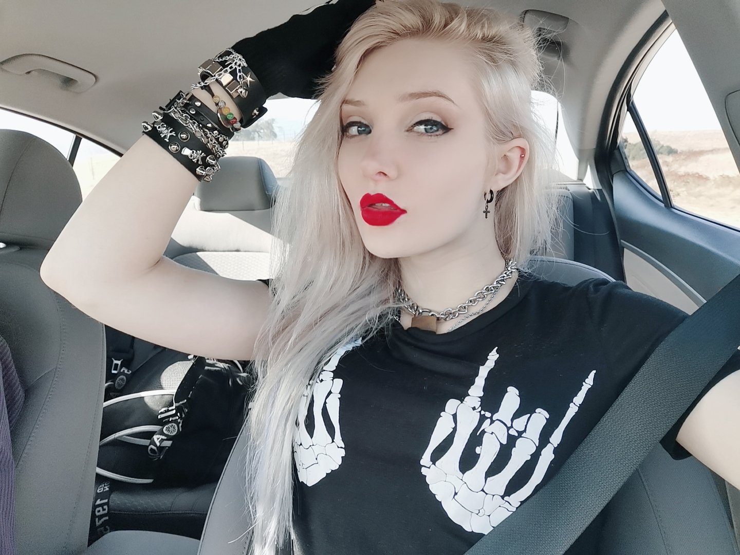 Anie Joy on Twitter: "Hello lovely people owo . . . . . #metal #anime #