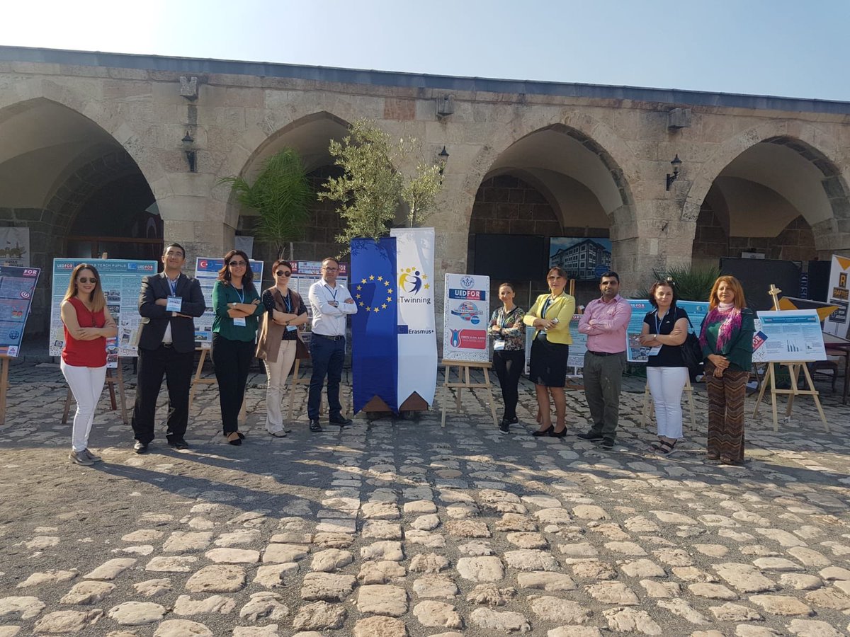 1.Ulusal Eğitimde Dönüşüm Forumunda #ErasmusDays etkinlikleri kapsamında Erasmus +,etwinning projelerinin Poster sunumları yapıldı. #ErasmusDays #uedfor <a href="/ulusalajans/">Türkiye Ulusal Ajansı 🇹🇷 Turkish NA</a>  #eyuder