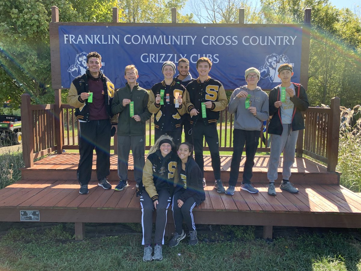 SHSTFXC's tweet photo. The boys team placed 5th to advance to Regionals along with Stefanie and Braelyn advancing as individuals! Way to go Bears!
#EarnedAnotherWeek https://t.co/1SIOwTa9ww