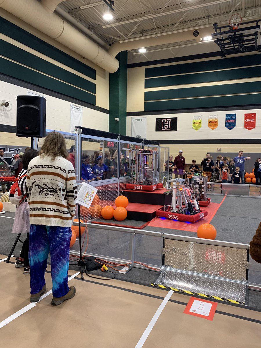 PHSRobotics5411's tweet photo. #STEMGals #NorthTexasRobotics #STEM @ProsperHS @ProsperISD @prosperCTE The ladies are working the robot today! Way to make it to the platform!! https://t.co/kNLBcepoxI