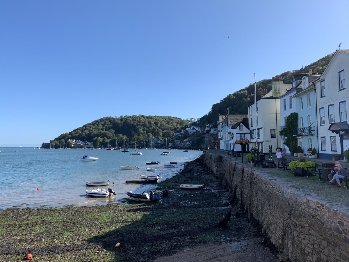 14Apartment's tweet photo. Bring back the weather from 2/3 weeks ago please! #Dartmouth #Devon ⁦@VisitDevon⁩ ⁦@GreatDevonDays⁩ ⁦@discoverdart⁩ ⁦@Devon_Hour⁩ ⁦@Dartmouth400M⁩ ⁦@EllyWentworth⁩ ⁦@sykescottages⁩ ⁦@CandCC⁩ https://t.co/VsK4AwxRnw