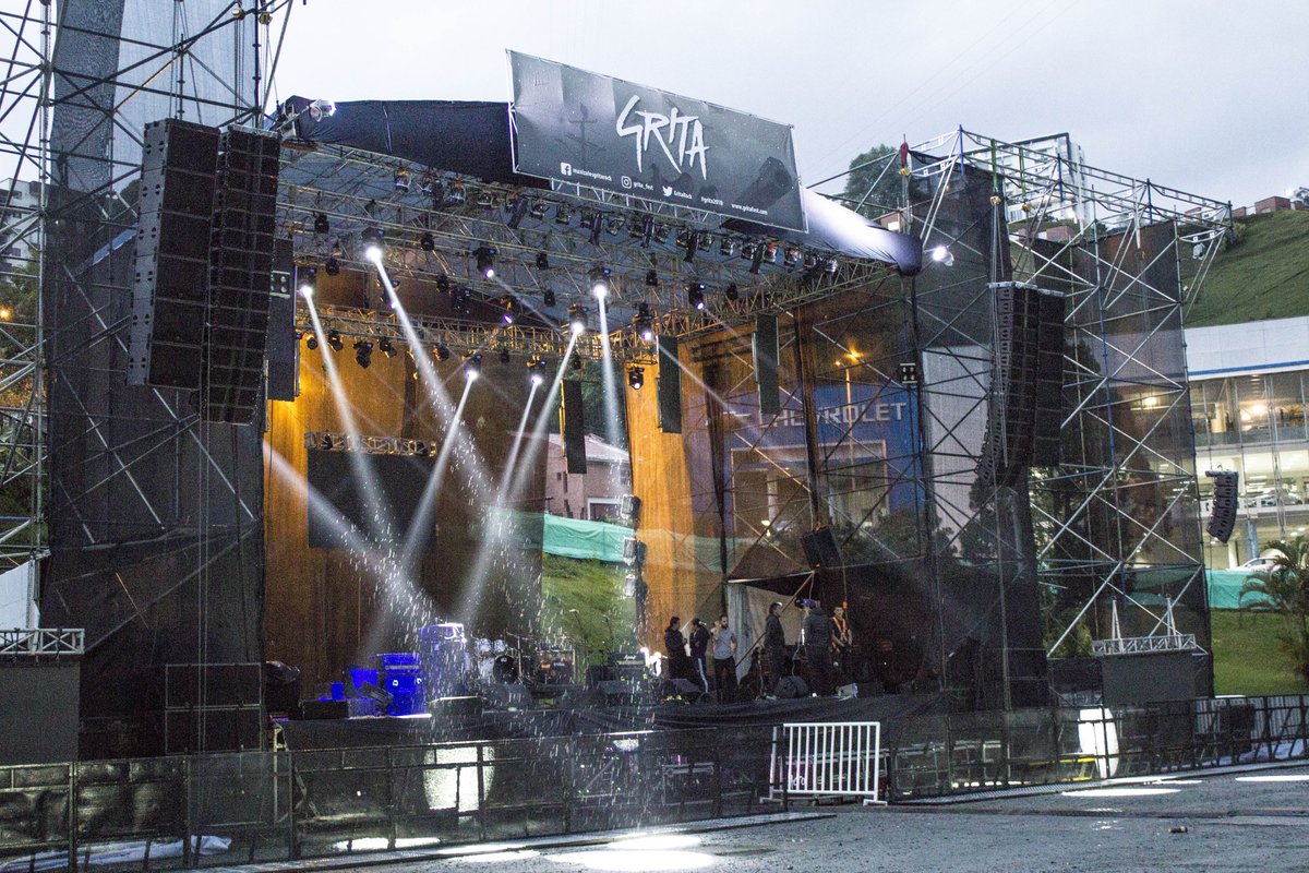LaUMcentral's tweet photo. Ya está todo listo para dar inicio al #Grita2019. A partir de la 1:00 p.m. se dará ingreso a los asistentes. En #AlQueMadrugaGritaLeAyuda entrada gratis de 1:00 p.m. a 1:30 p.m. a primeras 200 personas en la fila. https://t.co/SJJ7l4hBAJ