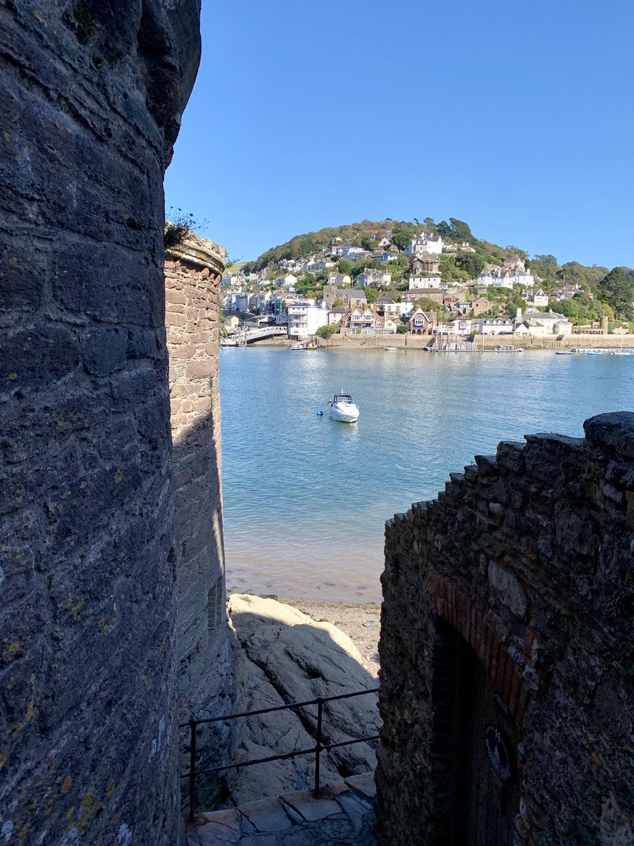 14Apartment's tweet photo. Bring back the weather from 2/3 weeks ago please! #Dartmouth #Devon ⁦@VisitDevon⁩ ⁦@GreatDevonDays⁩ ⁦@discoverdart⁩ ⁦@Devon_Hour⁩ ⁦@Dartmouth400M⁩ ⁦@EllyWentworth⁩ ⁦@sykescottages⁩ ⁦@CandCC⁩ https://t.co/VsK4AwxRnw