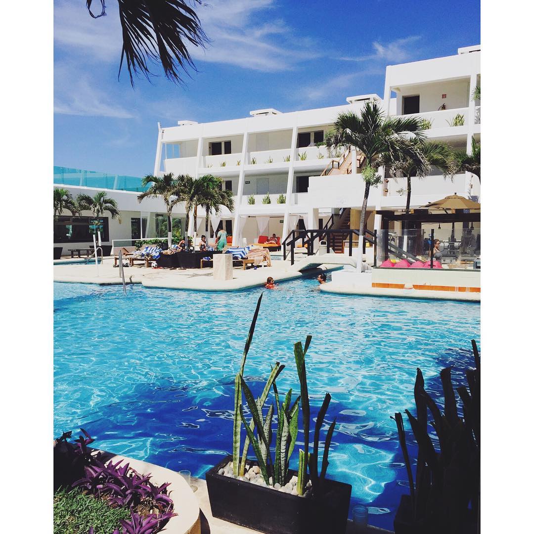 Los días son más brillantes y divertidos en el paraíso, ¿Qué tal una escapada a FlamingoCancún? ¿Te animas? #Viaje #Amigos #Familia #Pareja