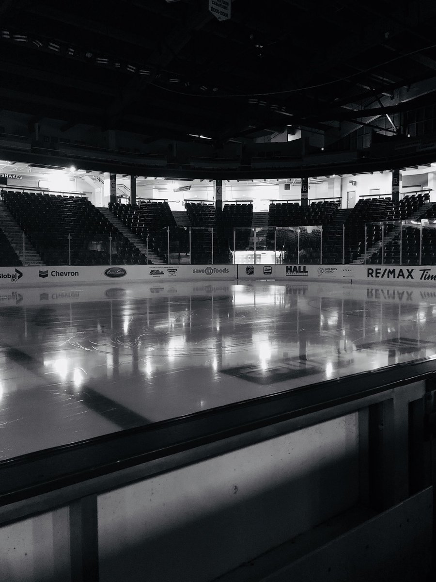Banner Raise tonight for the 2019-20 Season Opener! Lots going on including banner raise, shoot for cash during intermission, post game reception, and special guest <a href="/LochlynMunro/">Lochlyn Munro 🪼</a> from <a href="/CW_Riverdale/">Riverdale</a> who will be helping us launch the first ever <a href="/maxogram/">Maxogram</a> GameDay program!