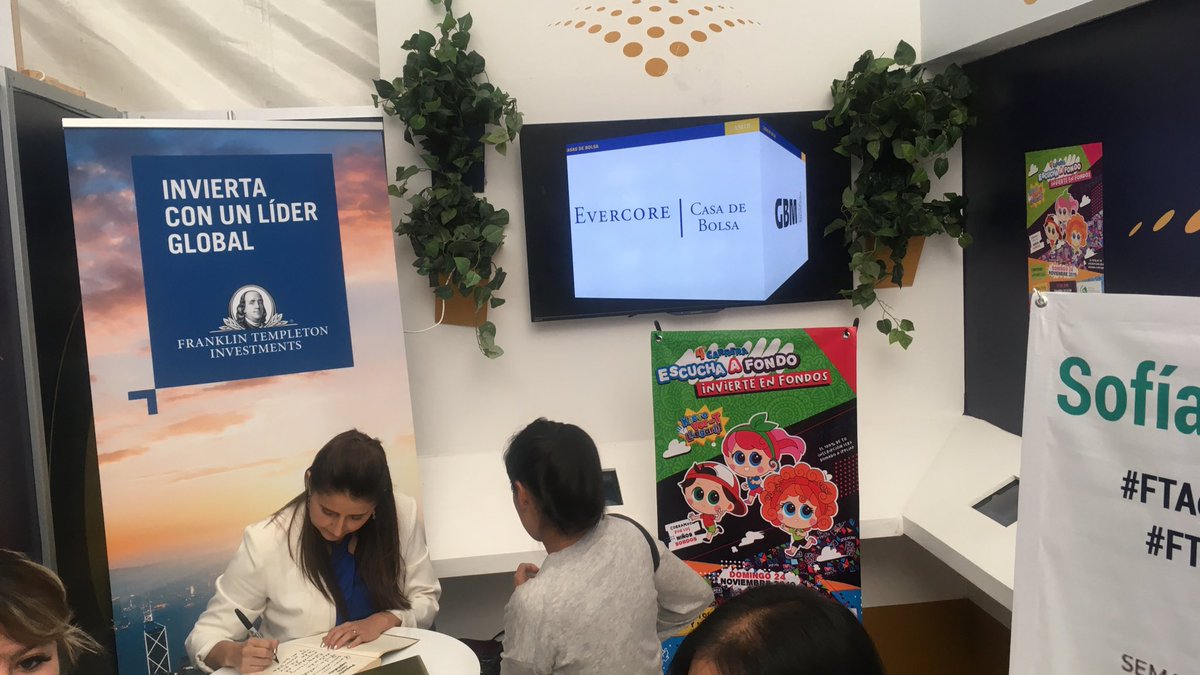 coolturafin's tweet photo. Pásele a la firma de autógrafos de @sofimaciasl y lleve @PeqCerdoCap #SNEF2019 @CondusefMX @AMIB_Valores 👌🏻😀👌🏻 https://t.co/iN826htOSt