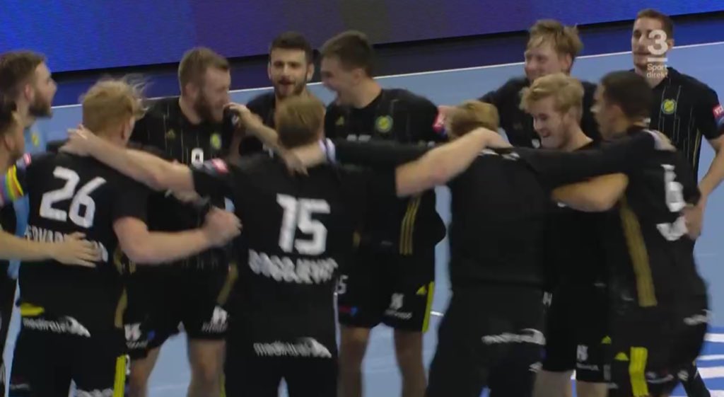 Oerhört imponerad av detta <a href="/IK_Savehof/">IK Sävehof</a> !
Utklassning på bortaplan mot Tatran Presov (23-28) och fjärde raka segern i Champions League!
Gzim Salihi och August Eli Björgvinsson helt briljanta i andra halvlek.
Slovakerna har tolv raka ligaguld och elva importer i laget.
Kul!