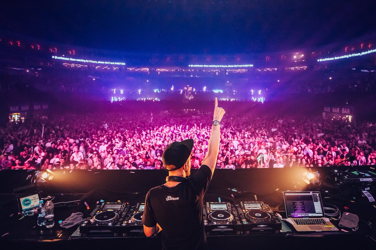 iBluestone's tweet photo. WOW this show is up there with one of the best of my life!! Technical difficulties, no problem... the Tronce must go on 🙌🏻 Thank you all for the incredible energy to the very end! What was your favourite new ID of the night? Much love iB 💙#ABGT350 https://t.co/ZUEGUtxfPi