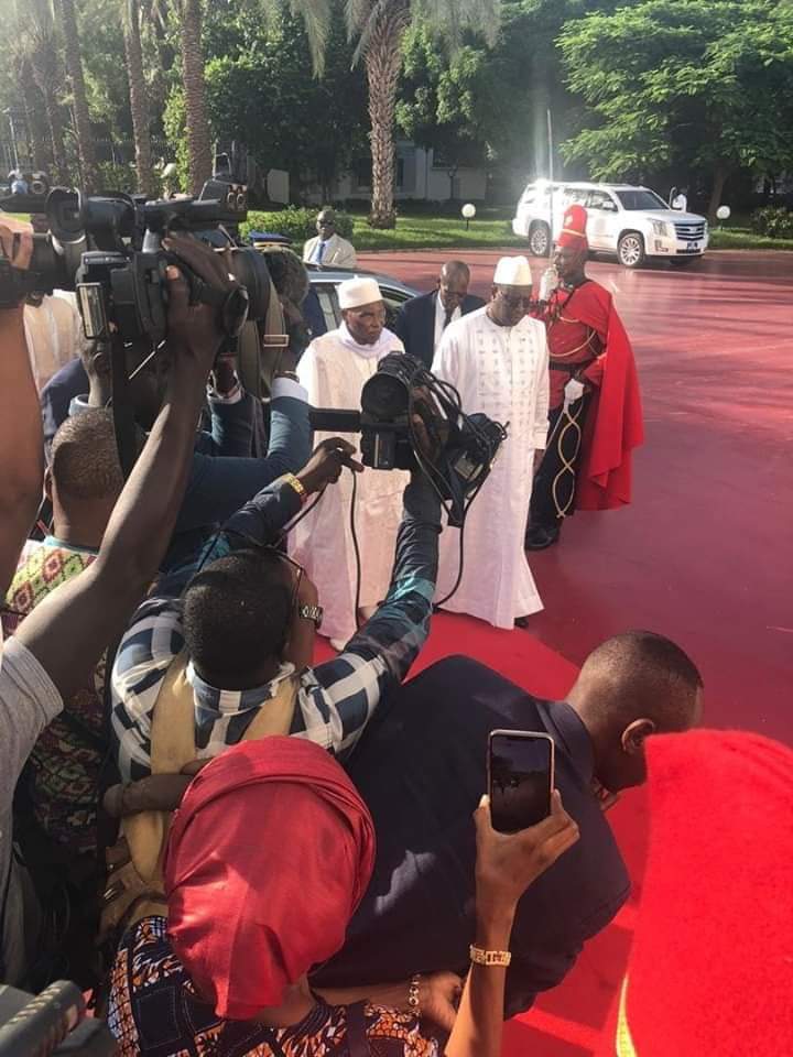 mackyste2024's tweet photo. Le Président Macky Sall reçoit le Président Abdoulaye Wade au palais. 
Machallah.
#kebetu 
@AprChine 
@Macky_Sall https://t.co/w4667Znxwh