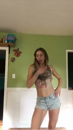 Lip Syncing to Pretty Girl by Alicia G World 💋💋#bigolivevideo activity.bigo.tv/activity2018/a…