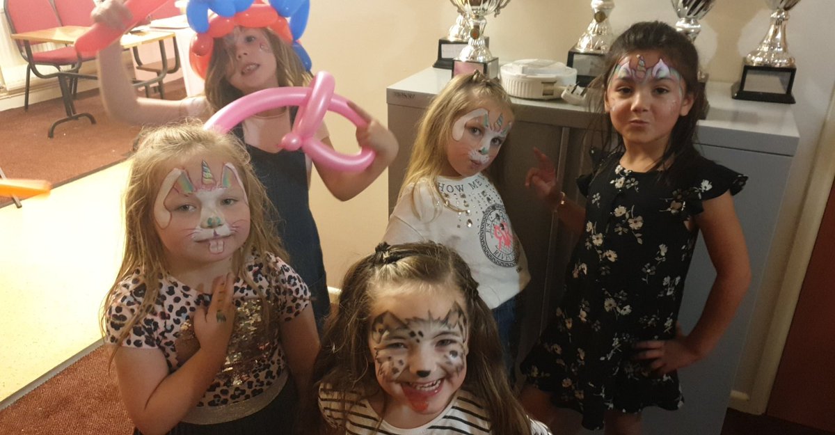 cglynn1989's tweet photo. Had such a lush time at megs party. Thanks for the invite #strikeapose #thesetwothough 😍🥳 @Hannahp91005507 https://t.co/p1FReddV2p