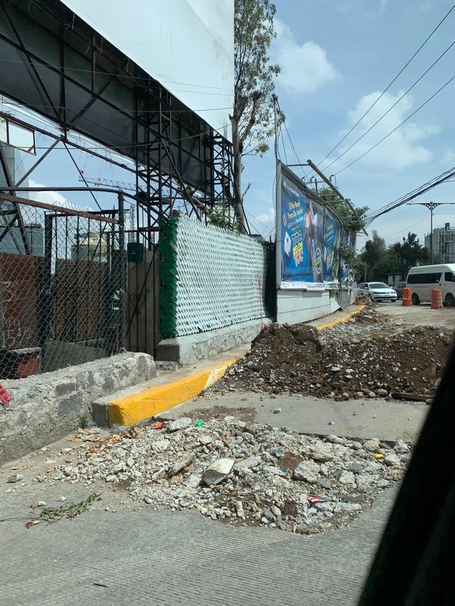JoseCarlosT's tweet photo. @AGUCDMX @AdrianRubalcava que bueno que repararon la fuga de agua sobre la carretera a la altura de la entrada a vista hermosa, pero terminen las cosas bien por favor!!! No dejen las cosas a medias.. terrible https://t.co/MdNg1DKCix