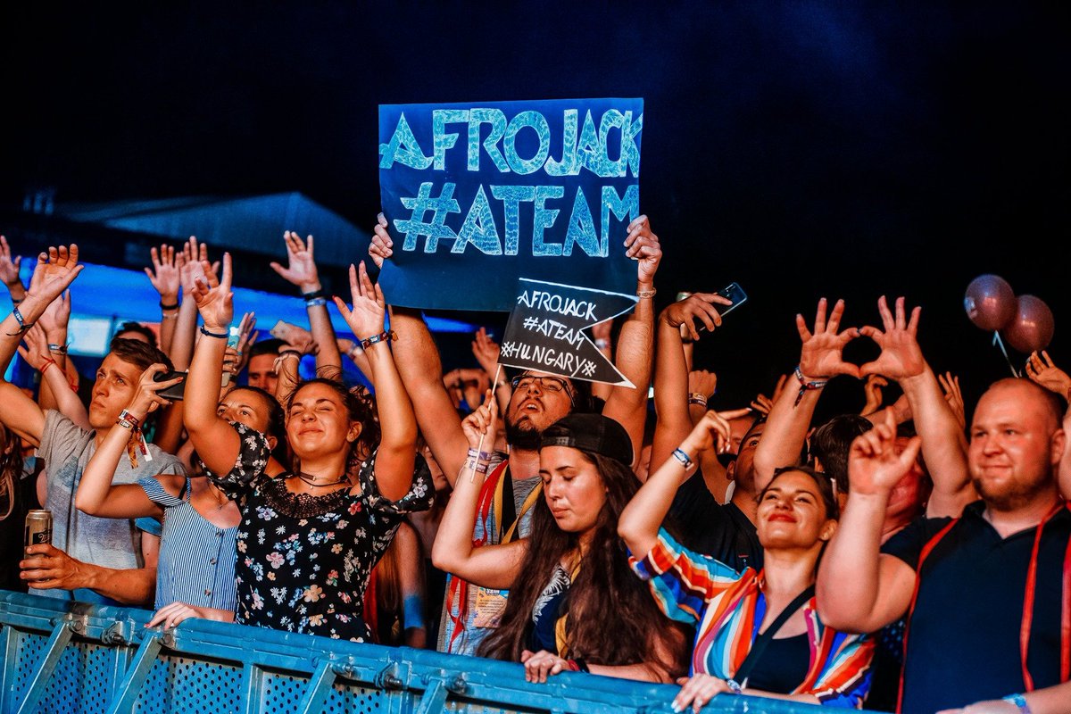 TheRealHNK's tweet photo. @afrojack Not a selfie unfortunately but a supporting one! :D
#SZIN #Szeged https://t.co/r1M9zVvz68