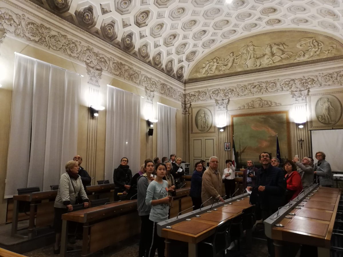 🏛Grande successo per le #GiornateFAI d'Autunno, iniziate venerdì sera. Tanti anche i visitatori all'ex Palazzo Ducale, oggi Palazzo Allende e sede della Provincia.Tutte le visite sono guidate dagli studenti Apprendisti Ciceroni degli istituti superiori #ricordatidisalvarelitalia