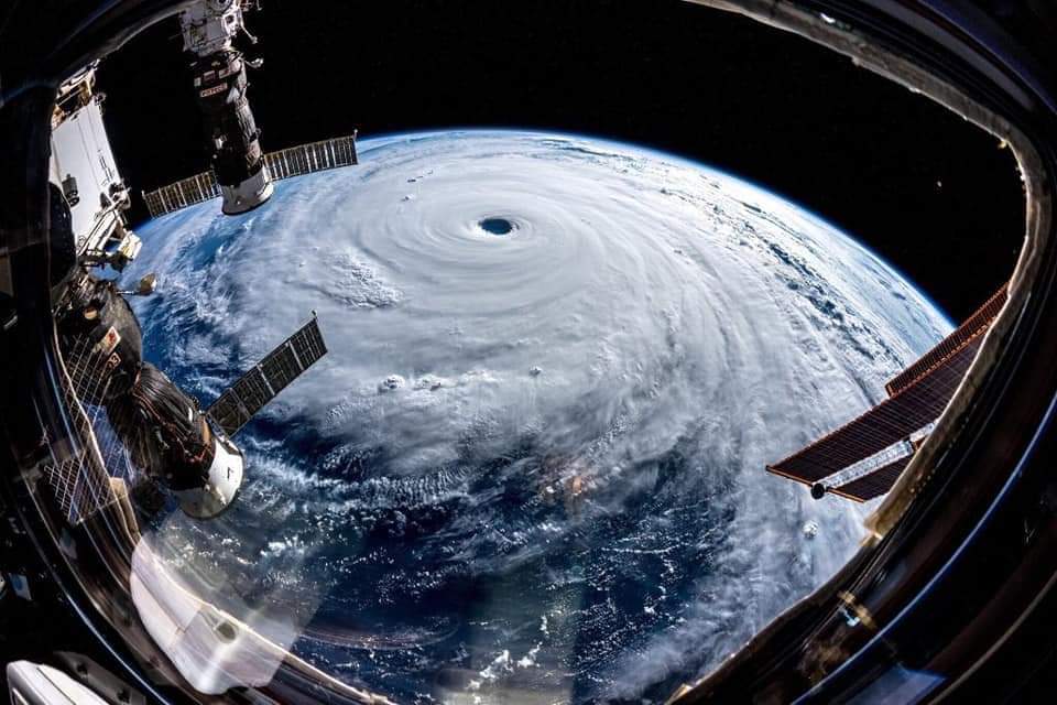 The_Pak_Weather's tweet photo. #PRAYforJapan, as they're #suffering from one of the most devastating #typhoon #Hagibis. #Pink sky doesn't give that soothing look, but sounds scary, as well as they've an #earthquake today. May #Allah #SWT keep everyone of us under his protection! #SEEK #forgiveness in Allah! 😭 https://t.co/0jQkKUgAv4