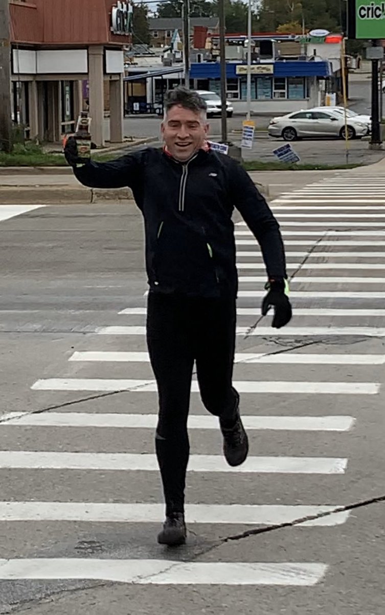 F3GrandRapids's tweet photo. 2 @F3MustardSeeds regions relay raced 35 miles (25 run/10 bike) from @BellsBrewery and @foundersbrewing to @TheWalldorff and finished within about a minute of each other (albeit GR with the better time 😉). @F3Nation @F3LakeEffect  #bettertogether #onenation #bragnar https://t.co/mUBuvmWoWd