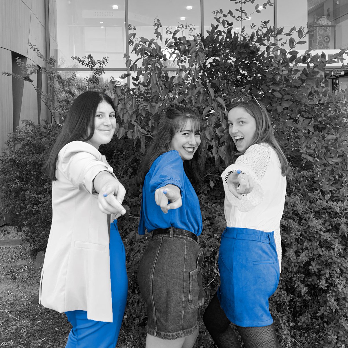bluegnacfr's tweet photo. Le #trio de choc réuni pour vous partager sa #BlueTouch made in #Bluegnac👌🏻 Blue Kiss ! 💙
#igerstoulouse #blagnac #iscpatoulouse https://t.co/AjtCAy5D1T