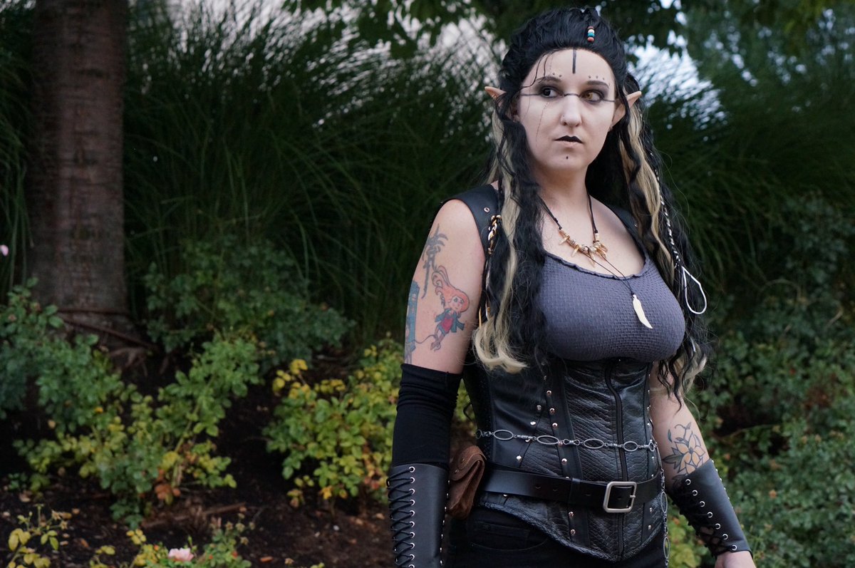 TeaAndTails's tweet photo. Playing DnD today so here’s another couple shots of one of my characters, Shay, Paladin of the Raven Queen.

.
.
.
#ravenqueen #dnd #dungeonsanddragons #paladin #aasimar #occosplay #originalcharacter #dndcharacter #cosplay #cosplayer #rccc #rccc2019 https://t.co/1Mr2wMQ9pb