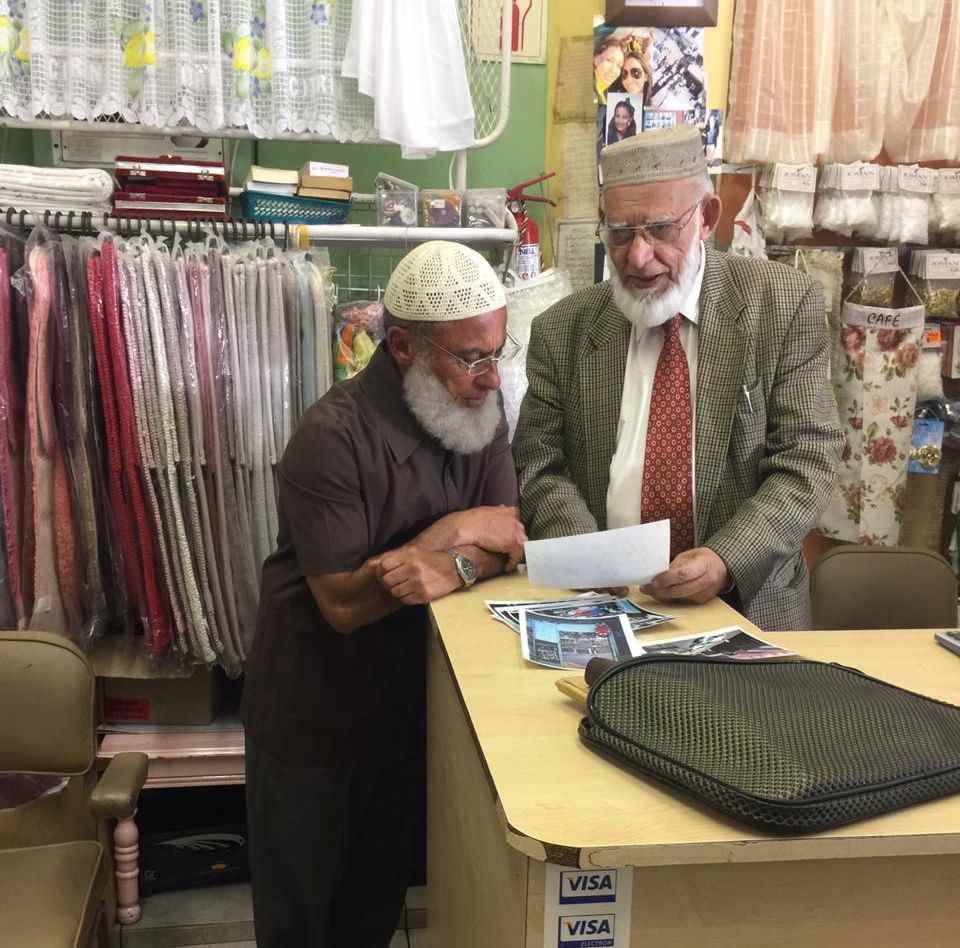 Are they discussing curtain designs or the script for the next scene?

#MaterialMovie2 #NewMaterial #Material2