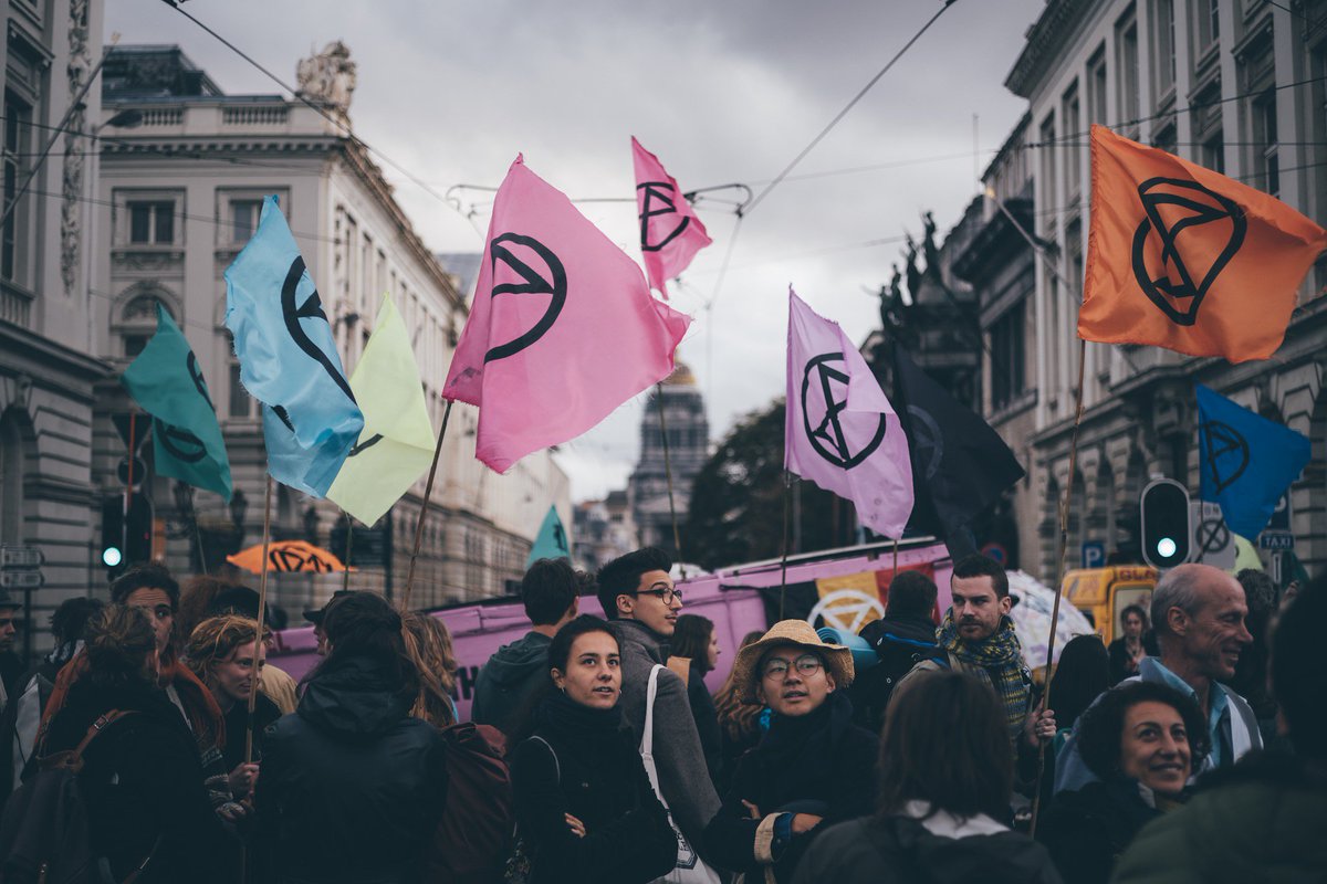 XR_Belgium's tweet photo. @MariaHennaG @richardandrewg1 We're so grateful to everyone who attended the #RoyalRebellion. 💚 We're one step closer to declaring a #ClimateEmergency thanks to you! 

Here's our latest batch of pictures from the action from the very talented https://t.co/OBJk30t47t #RoyalRebellion #InternationalRebellion https://t.co/cnjBP3oxDt