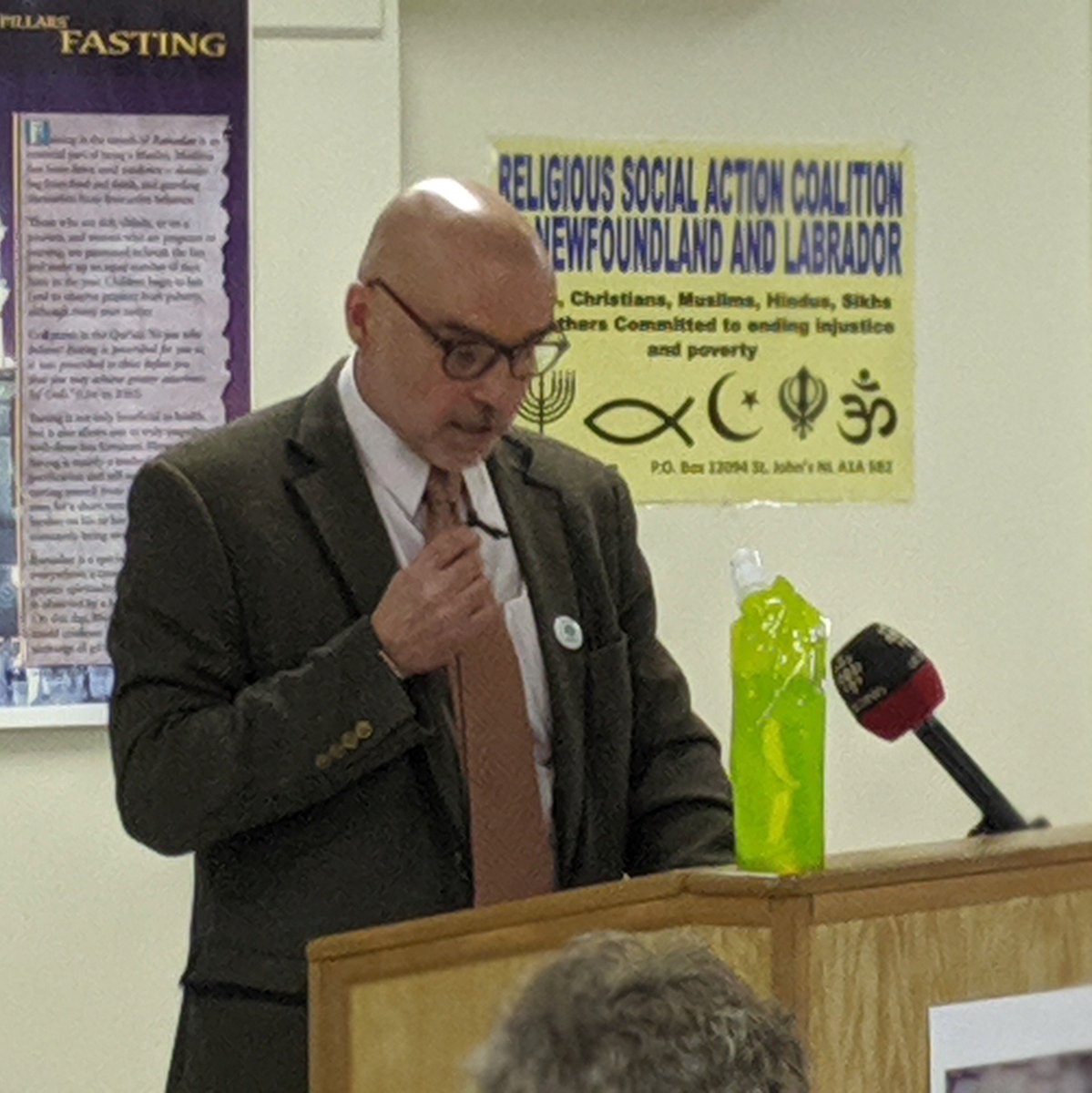 Michaelmas709's tweet photo. David Peters of the Green Party #sje addresses poverty elimination at #openhousenl
#elxn43 #sjsmp https://t.co/FxNopvfuyv