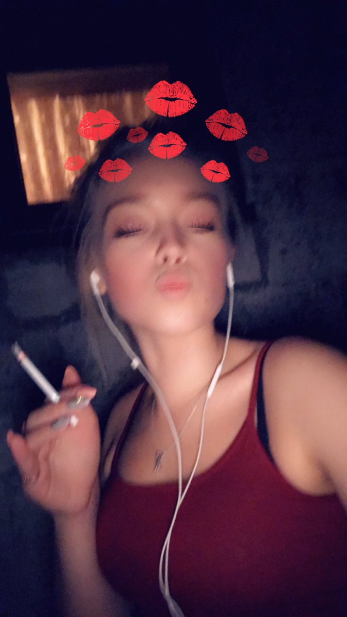KatriinPork's tweet photo. Homme on tööpäev aga rumm on nii kuradi hea ja kuidas öelda homme, et ma ei tule, sest mul 30okt nkn seal viimane päev ✌️ https://t.co/S34O5PToe4
