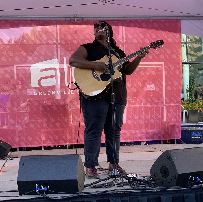 thigy's tweet photo. Wowing the crowds at #fallforgreenville @kyshona https://t.co/9l42HSlvbV