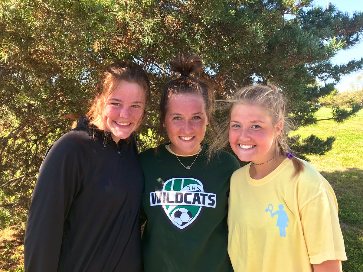DeSotoTennis's tweet photo. Our State Qualifiers. Proud of their hard work and tenacity on this 2nd day of Regionals. #playforward #headedtoPitt https://t.co/AWX7c77jz5